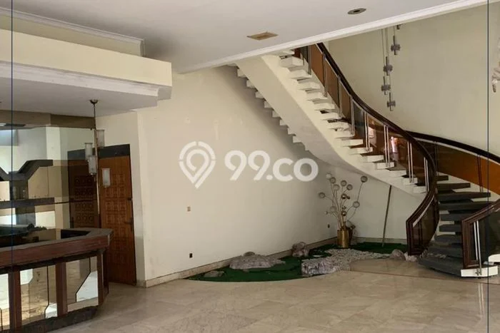 Siap Huni Hunian Elit 8 Kamar di Menteng Dekat ke Mana Saja Siap Huni Hunian Elit 8 Kamar di Menteng Dekat ke Mana Saja