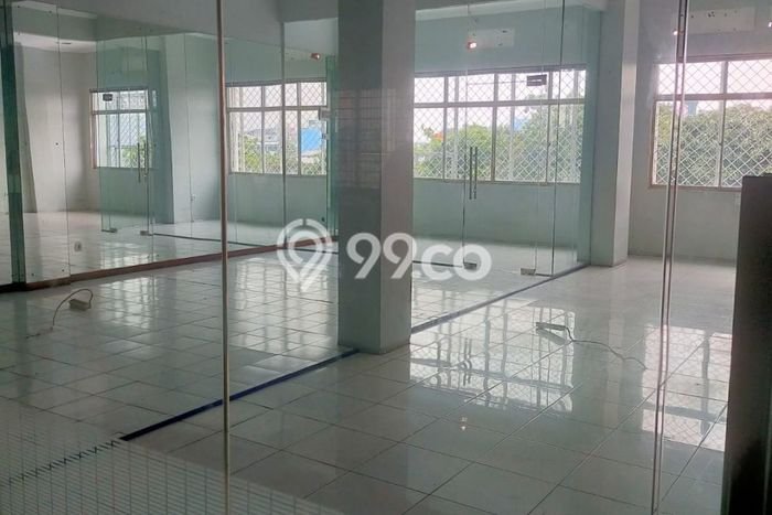 Ruko untuk Disewa di Pusat Jakarta Barat Luas Bangunan 688m2 Ruko untuk Disewa di Pusat Jakarta Barat Luas Bangunan 688m2