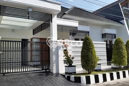 Siap Huni Rumah Mewah 3 Kamar di Gubeng Dekat ke Mana Saja Siap Huni Rumah Mewah 3 Kamar di Gubeng Dekat ke Mana Saja