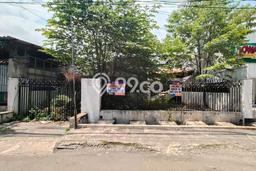 Ready to Use! Luxury House LT 300m2 Desain Modern di Sukomanunggal Ready to Use! Luxury House LT 300m2 Desain Modern di Sukomanunggal