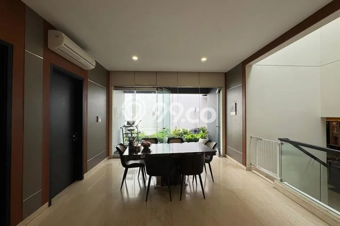 Rumah Elit Modern Tanpa Renovasi di Summarecon Serpong Tangerang Rumah Elit Modern Tanpa Renovasi di Summarecon Serpong Tangerang