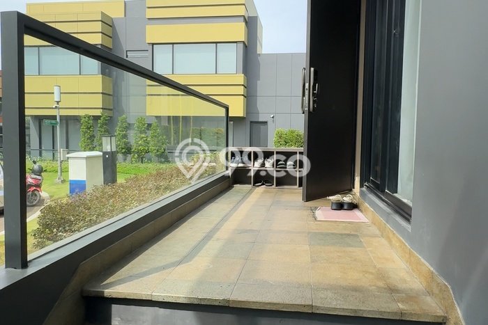 Rumah Elit Modern Tanpa Renovasi di Summarecon Serpong Tangerang Rumah Elit Modern Tanpa Renovasi di Summarecon Serpong Tangerang