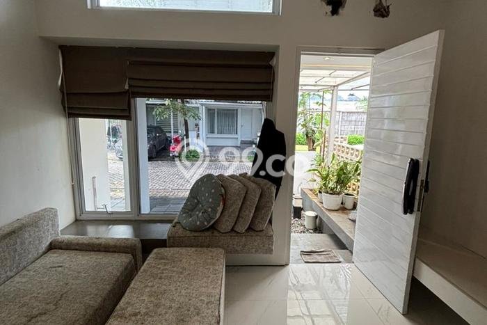 Jual Rumah Eksklusif 2 KT di BSD City, Tangerang Jual Rumah Eksklusif 2 KT di BSD City, Tangerang