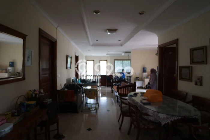 Rumah Elit LB 500m2 Siap Huni Desain Elegan di Kemanggisan, Jakarta Barat Rumah Elit LB 500m2 Siap Huni Desain Elegan di Kemanggisan, Jakarta Barat