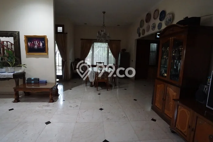 Rumah Elit LB 500m2 Siap Huni Desain Elegan di Kemanggisan, Jakarta Barat Rumah Elit LB 500m2 Siap Huni Desain Elegan di Kemanggisan, Jakarta Barat