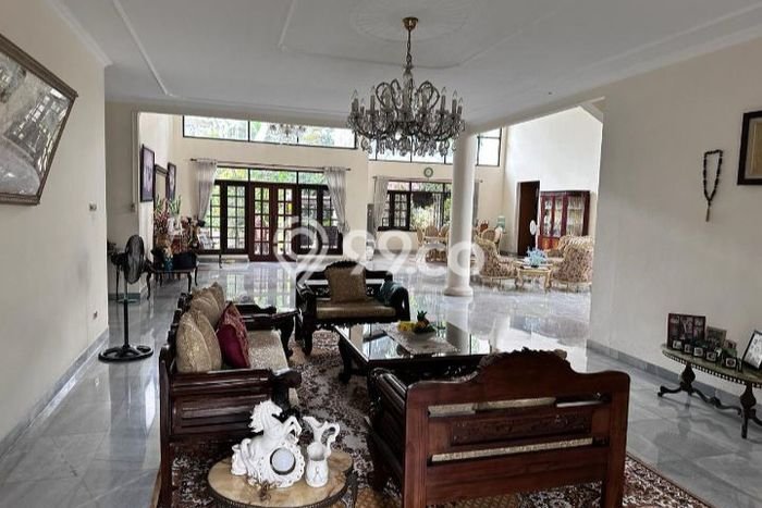 Rumah Mewah LB 710m2 Siap Huni Desain Elegan di Pejaten, Jakarta Selatan Rumah Mewah LB 710m2 Siap Huni Desain Elegan di Pejaten, Jakarta Selatan
