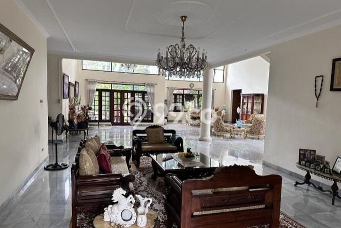 Jual Rumah Mewah Elegan Dengan View Eksklusif di Pejaten, Jakarta Selatan Jual Rumah Mewah Elegan Dengan View Eksklusif di Pejaten, Jakarta Selatan