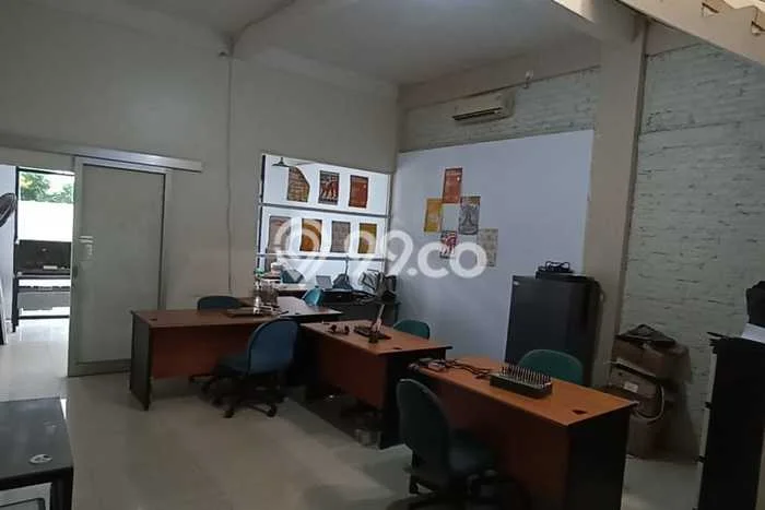 LOKASI PREMIUM! Ruko Kawasan Wirobrajan, Luas 120m², Area Niaga LOKASI PREMIUM! Ruko Kawasan Wirobrajan, Luas 120m², Area Niaga
