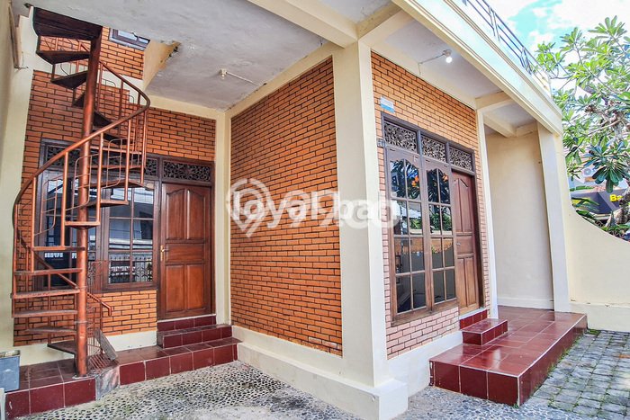 Jual Rumah Strategis Bagus Punya 6 KT di Kuta Badung SHM Jual Rumah Strategis Bagus Punya 6 KT di Kuta Badung SHM