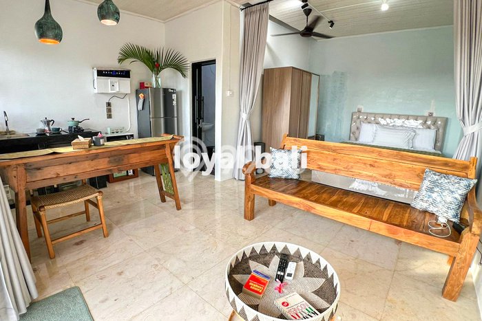 Unit Kost Dijual di Munggu dengan 4 Kamar Area Strategis Unit Kost Dijual di Munggu dengan 4 Kamar Area Strategis
