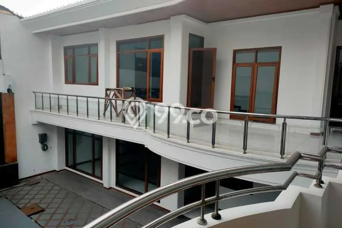 Rumah Elit Modern Tanpa Renovasi di Taman Holis Indah Bandung Rumah Elit Modern Tanpa Renovasi di Taman Holis Indah Bandung