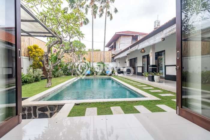 DIJUAL! Vila Kawasan , Luas 400m2m², Dekat ke Pusat Kota DIJUAL! Vila Kawasan , Luas 400m2m², Dekat ke Pusat Kota