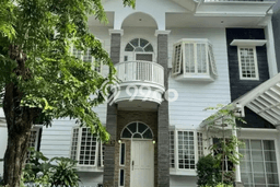 For Sale! Luxury House LT 216m2 Desain Elegan di Pakuwon City For Sale! Luxury House LT 216m2 Desain Elegan di Pakuwon City