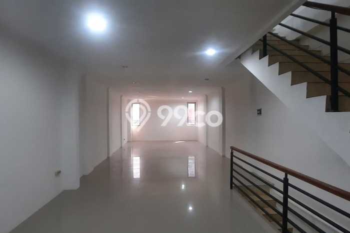 Ruko Lokasi Bisnis di , Luas 200m2m², Jalur Strategis Ruko Lokasi Bisnis di , Luas 200m2m², Jalur Strategis