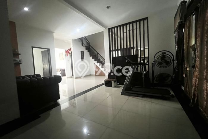 Disewakan! Rumah 5 Kamar Tidur &
3 Kamar Mandi di Kemang Pratama, Bekasi Disewakan! Rumah 5 Kamar Tidur &
3 Kamar Mandi di Kemang Pratama, Bekasi