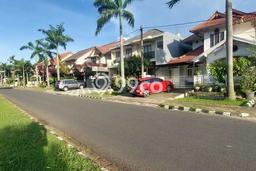 Ready to Use! Luxury House LT 315m2 Desain Elegan di Kemang Pratama Ready to Use! Luxury House LT 315m2 Desain Elegan di Kemang Pratama