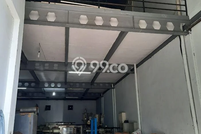 Gudang Disewakan di Cengkareng, Luas 300m², Jalan Utama, Lokasi Mudah Gudang Disewakan di Cengkareng, Luas 300m², Jalan Utama, Lokasi Mudah