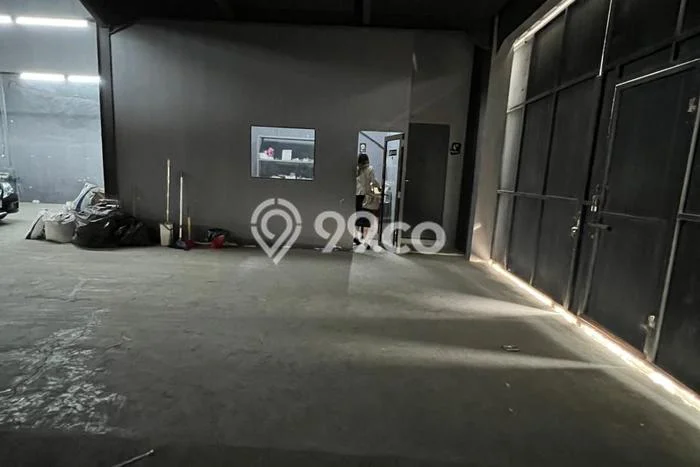 Gudang Disewa di Jakarta Barat dengan LB 450m2 Area Komersial Ramai Gudang Disewa di Jakarta Barat dengan LB 450m2 Area Komersial Ramai