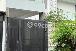 Disewakan! Rumah 4 Kamar Tidur &
4 Kamar Mandi di Pantai Indah Kapuk, Jakarta Utara Disewakan! Rumah 4 Kamar Tidur &
4 Kamar Mandi di Pantai Indah Kapuk, Jakarta Utara