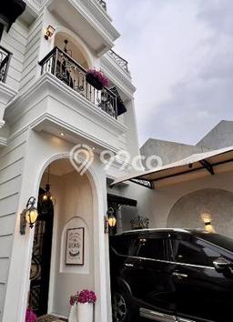 Ready to Use! Luxury House LT 161m2 Desain Modern di Condet Ready to Use! Luxury House LT 161m2 Desain Modern di Condet