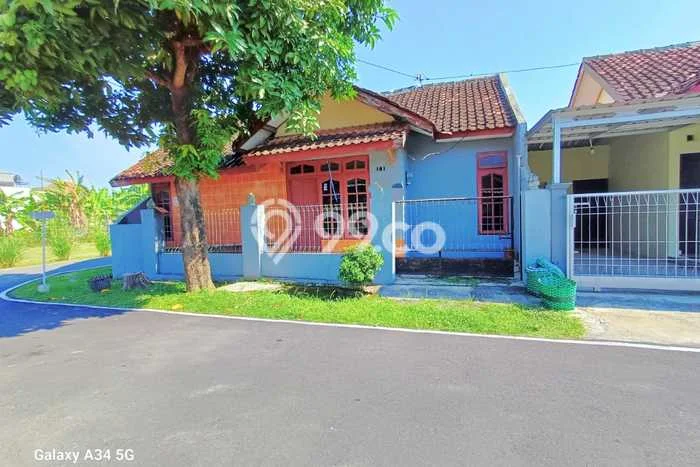 Rumah Strategis Colomadu, Karanganyar, Luas 101m2m² Bangunan 90m2m² Rumah Strategis Colomadu, Karanganyar, Luas 101m2m² Bangunan 90m2m²