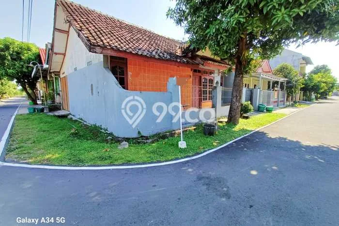 Rumah Strategis Colomadu, Karanganyar, Luas 101m2m² Bangunan 90m2m² Rumah Strategis Colomadu, Karanganyar, Luas 101m2m² Bangunan 90m2m²
