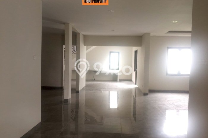 For Sale! Luxury House LT 300m2 Desain Elegan di Kota Wisata For Sale! Luxury House LT 300m2 Desain Elegan di Kota Wisata
