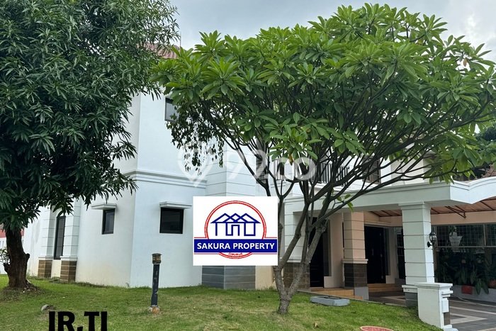 Ready to Use! Luxury House LT 330m2 Desain Modern di Cibubur Ready to Use! Luxury House LT 330m2 Desain Modern di Cibubur