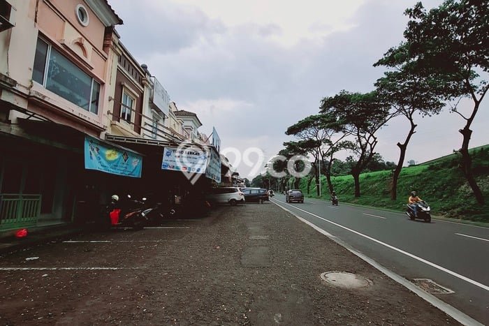 For Rent Ruko Premium di Kota Wisata, Luas 100m², Area Utama For Rent Ruko Premium di Kota Wisata, Luas 100m², Area Utama