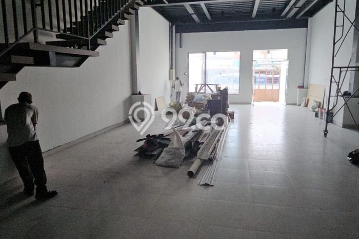 Ruko Disewa di Serpong Utara, Tangerang Selatan, LT 247m2 / LB 576m2 Ruko Disewa di Serpong Utara, Tangerang Selatan, LT 247m2 / LB 576m2