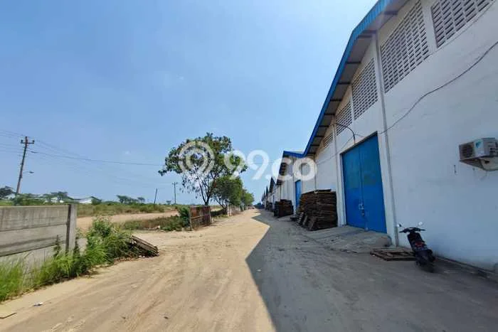 Disewakan Gudang di Kawasan Ramai Terboyo Luas 1800m2 Disewakan Gudang di Kawasan Ramai Terboyo Luas 1800m2