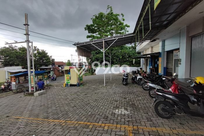 SEWA STRATEGIS! Ruko di Banyumanik, Luas 162m2m², Area Berkembang SEWA STRATEGIS! Ruko di Banyumanik, Luas 162m2m², Area Berkembang