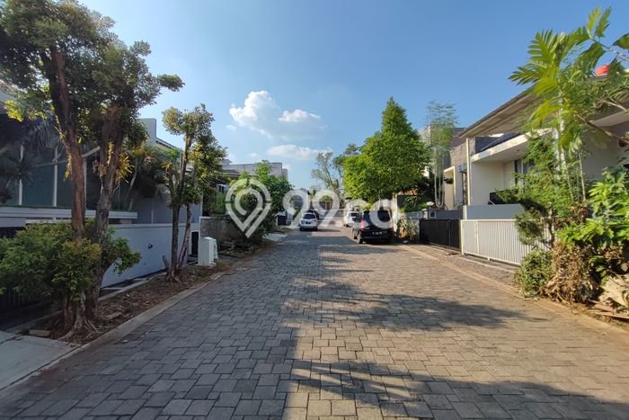 Lokasi terbaik! Rumah siap pakai disewakan di Tembalang LB 200m2 Lokasi terbaik! Rumah siap pakai disewakan di Tembalang LB 200m2