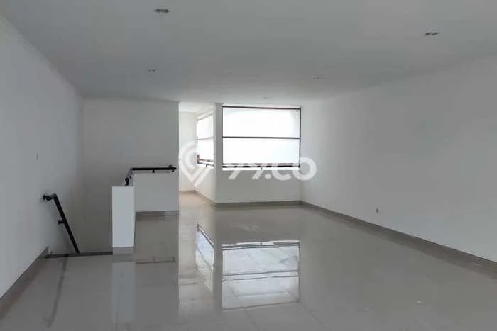 Ruko Dijual di Semarang LT 108m2 & LB 184m2 Lokasi Terbaik! Ruko Dijual di Semarang LT 108m2 & LB 184m2 Lokasi Terbaik!