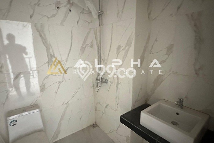 KESEMPATAN TERBAIK! Rumah Nyaman di Batam Centre, Luas 90m² Bangunan 118m² KESEMPATAN TERBAIK! Rumah Nyaman di Batam Centre, Luas 90m² Bangunan 118m²