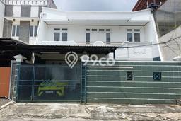 For Sale! Luxury House LT 200m2 Desain Modern di Taman Palem For Sale! Luxury House LT 200m2 Desain Modern di Taman Palem