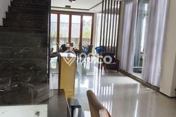 Rumah Mewah LB 500m2 Siap Huni Desain Elegan di Mekar Wangi, Bandung Rumah Mewah LB 500m2 Siap Huni Desain Elegan di Mekar Wangi, Bandung