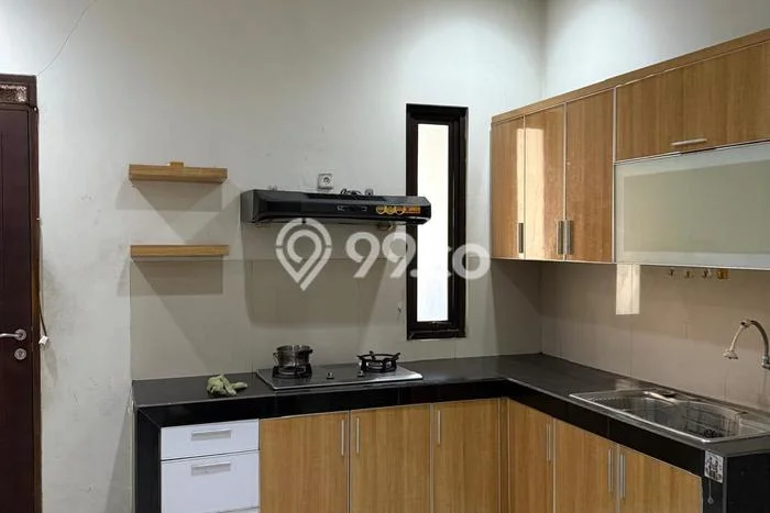 Rumah di Singgasana, 4 KM, Dekat Pusat Kota, LT 223m² LB 304m² Rumah di Singgasana, 4 KM, Dekat Pusat Kota, LT 223m² LB 304m²