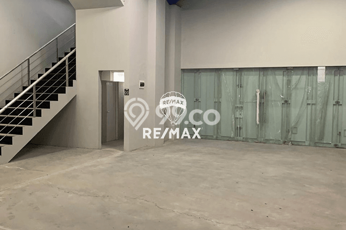 Area Ramai! Gudang Dijual di Cikarang Timur untuk Bisnis Luas Bangunan 1730m2 Area Ramai! Gudang Dijual di Cikarang Timur untuk Bisnis Luas Bangunan 1730m2