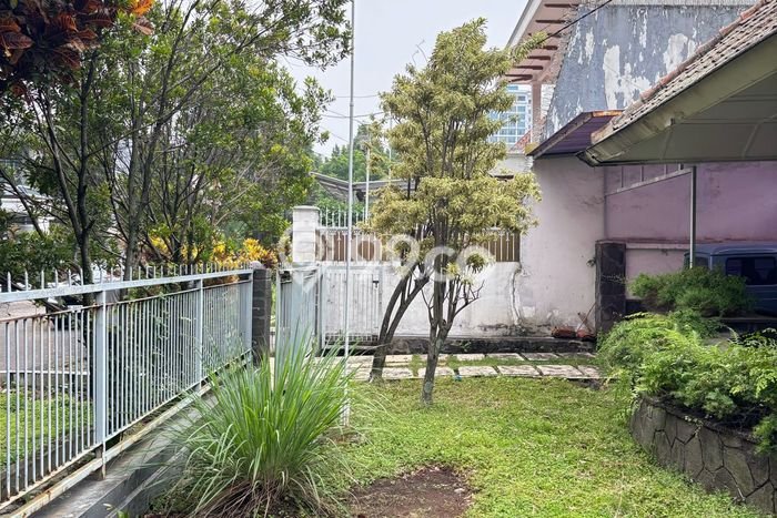 Rumah Elit LB 213m2 Siap Huni Desain Elegan di Burangrang, Bandung Rumah Elit LB 213m2 Siap Huni Desain Elegan di Burangrang, Bandung