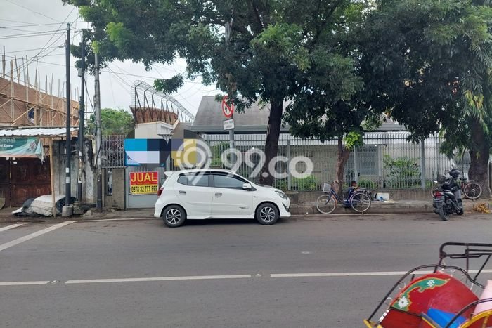 Jual Cepat !! Sudah Turun 1 M !harus Segera Laku !! Negoo!! Rumah Hm Lt.560 Lb.338 Jalan Raya Pulasaren Cirebon Jual Cepat !! Sudah Turun 1 M !harus Segera Laku !! Negoo!! Rumah Hm Lt.560 Lb.338 Jalan Raya Pulasaren Cirebon