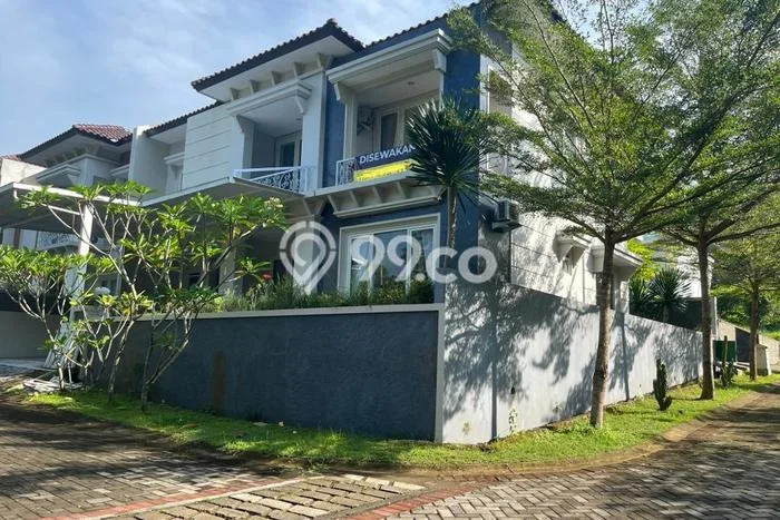 Disewakan! Rumah 4 Kamar Tidur &
4 Kamar Mandi di Candi Golf, Semarang Disewakan! Rumah 4 Kamar Tidur &
4 Kamar Mandi di Candi Golf, Semarang