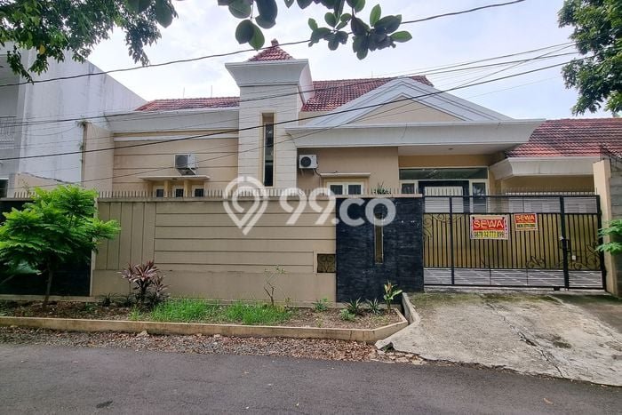 Disewakan! Rumah 3 Kamar Tidur &
2 Kamar Mandi di Halmahera, Semarang Disewakan! Rumah 3 Kamar Tidur &
2 Kamar Mandi di Halmahera, Semarang