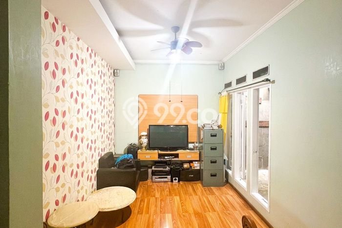 Rumah Strategis Minimalis Lb 200m2 di Kelapa Dua, Tangerang Rumah Strategis Minimalis Lb 200m2 di Kelapa Dua, Tangerang