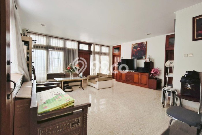 Jual Rumah Luas Elegan Dengan View Cantik di Tomang, Jakarta Barat Jual Rumah Luas Elegan Dengan View Cantik di Tomang, Jakarta Barat