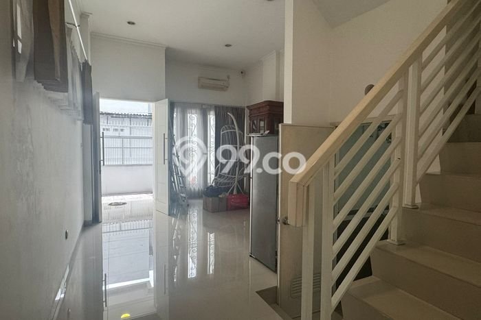 Ruko Dijual di Jakarta Barat LT 106m2 & LB 250m2 Lokasi Terbaik! Ruko Dijual di Jakarta Barat LT 106m2 & LB 250m2 Lokasi Terbaik!