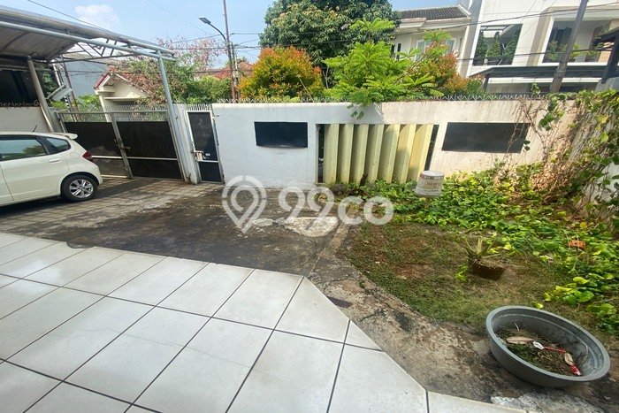 Rumah Tenang area Kav DKI, 3 KM, LT 250m² LB 250m² Rumah Tenang area Kav DKI, 3 KM, LT 250m² LB 250m²