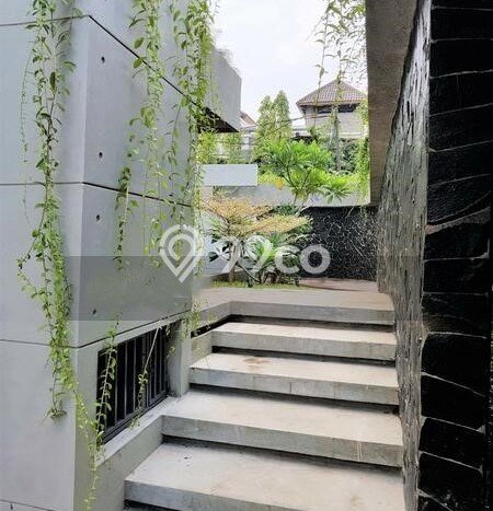 Rumah Mewah Siap Huni LT 220m2 di Kebon Jeruk, Jakarta Barat Rumah Mewah Siap Huni LT 220m2 di Kebon Jeruk, Jakarta Barat