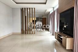 Ready to Use! Premium House LT 221m2 Desain Elegan di Pondok Pinang Ready to Use! Premium House LT 221m2 Desain Elegan di Pondok Pinang