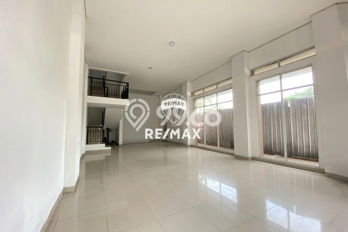 Unit Ruko Dijual di Jakarta Timur LT 109m2 & LB 227m2 Unit Ruko Dijual di Jakarta Timur LT 109m2 & LB 227m2